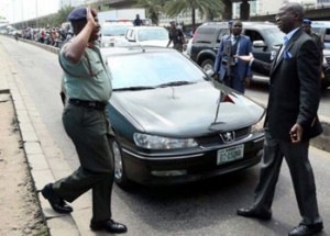 2012: Governor Raji Fashola accosts reckless officer