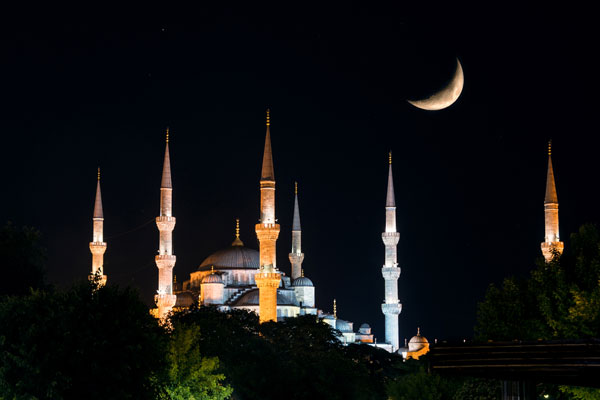 Moon Sighted: Eid Al Fitr to be celebrated in UAE and 