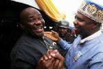 OGONI 2015 04 - CHIEF WIKE THE PDP GUBER CANDIDATE SHOUTING TO THE OGONI PPLE 'SEE UR GOVERNOR OH'!, DR DAKUKU PETERSIDE