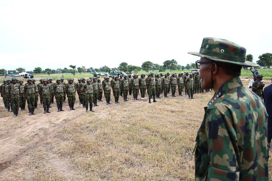 “Pictures-President-Buhari-Dressed-In-Army-Uniform-In-Zamfara-Today”