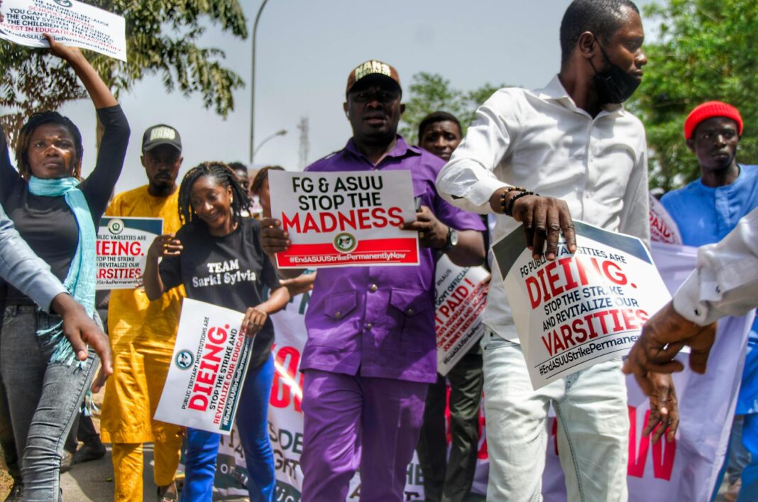 Nigerian Soldiers Protest FGN Nonpayment Of Wages – NewsRescue.com