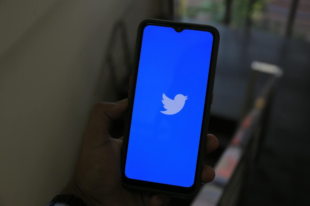 Obama’s Twitter Hacked To Share Video Of US-supported Syria Rebel Atrocities: ‘Google Quickly Censors Video’