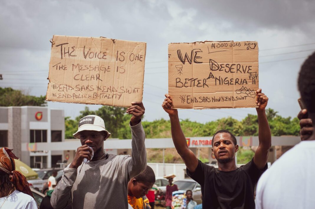 SEE: Nigerians Protest Against Jonathan’s Desire To Postpone Elections – NewsRescue.com